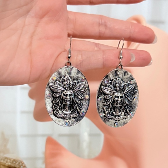 ⚜️ Silver Tribal Design Earrings - Picture 9 of 10